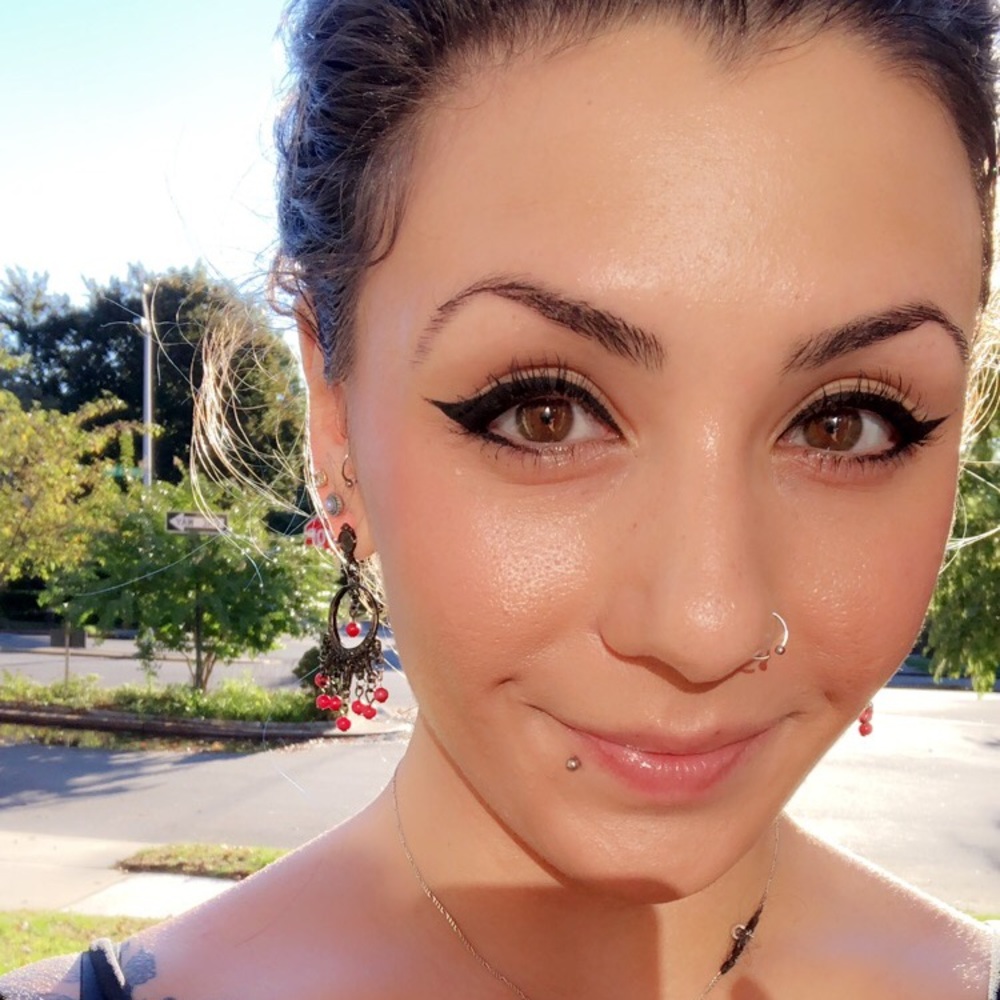 Meet your Posher, Daniella
